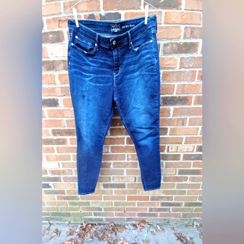 LEVIS MIDRISE SKINNY JEANS . signature gold. Size 14M - W 32 L32